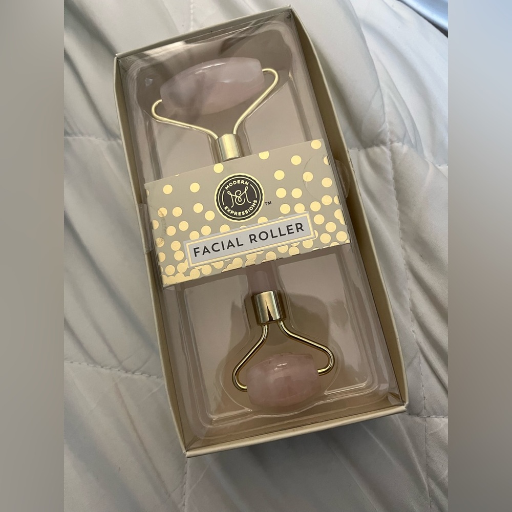 New Modern Expressions Jade Facial Stone Roller